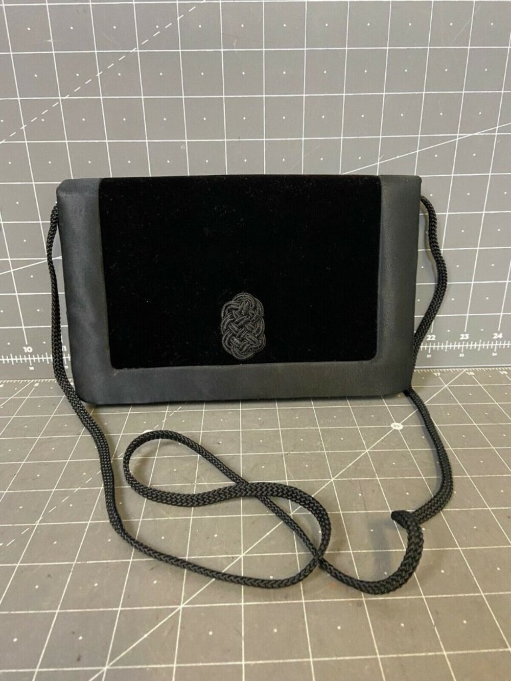 Vintage La Regale Black Velvet Clutch With Shoulder Strap ~~minty~~